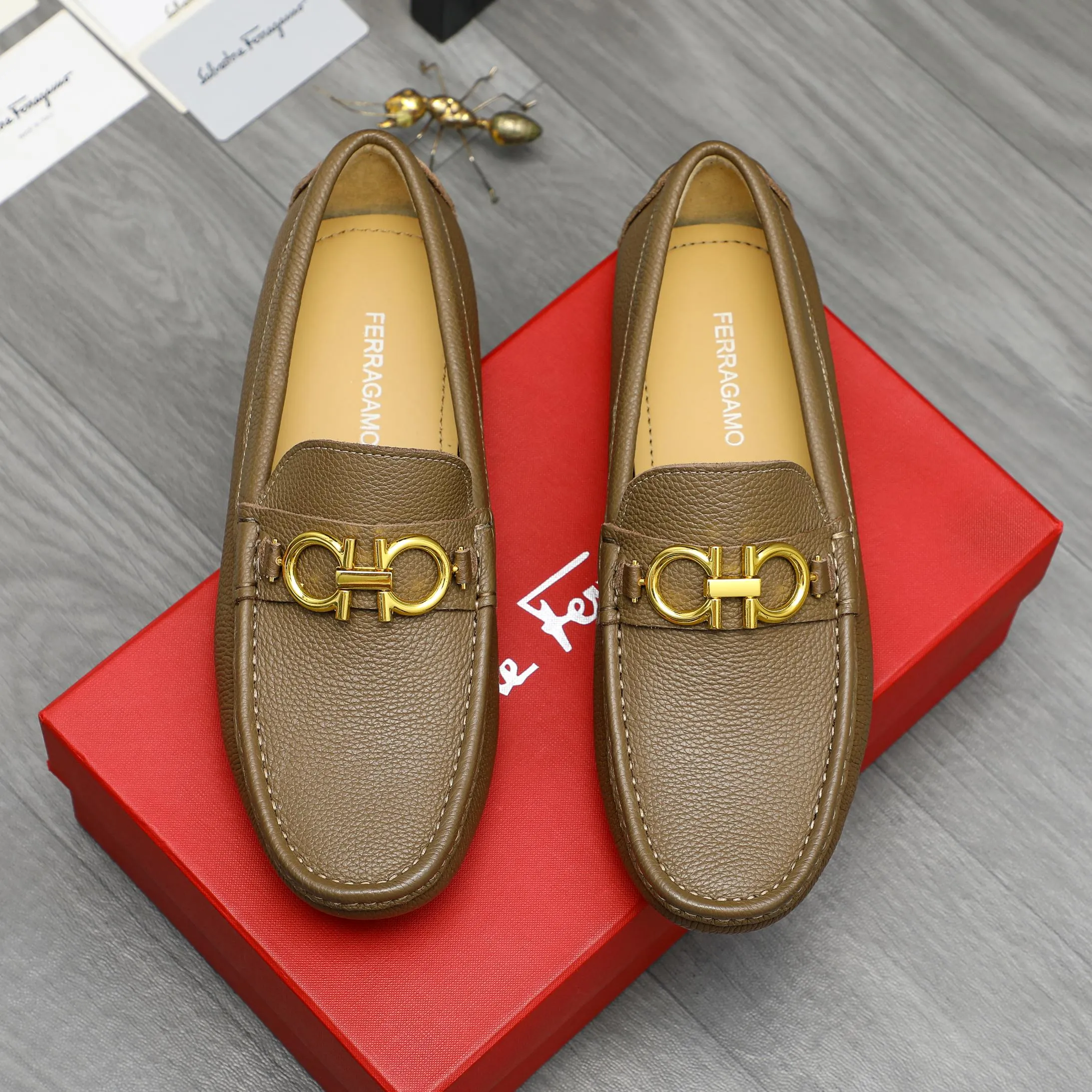 Men's shoes 💰420 Product trademark: Ferragamo "Ferragamo" business casual slip-on shoes Regular size: 38-46 (45.46 custom-made and non-returnable) Product materials: Selected small pebbled cowhide upper, sheepskin lining, original rubber outsole
